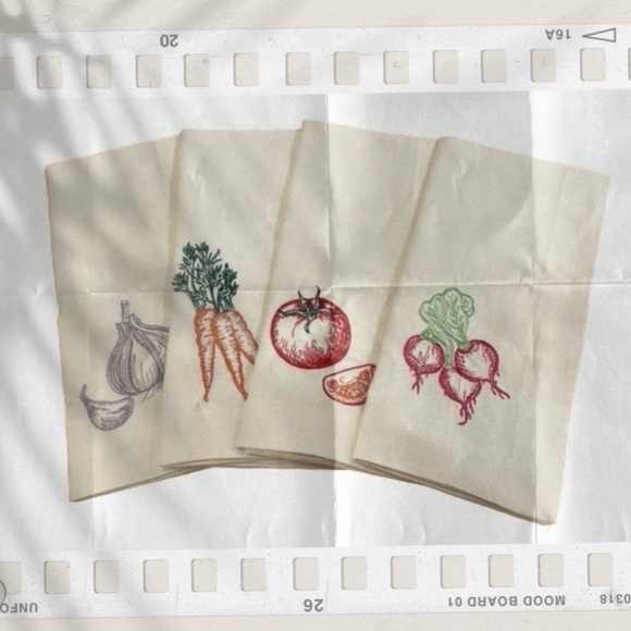 Embroidered Garden Dinner Napkins, 4 piece set - Picture 9 of 9